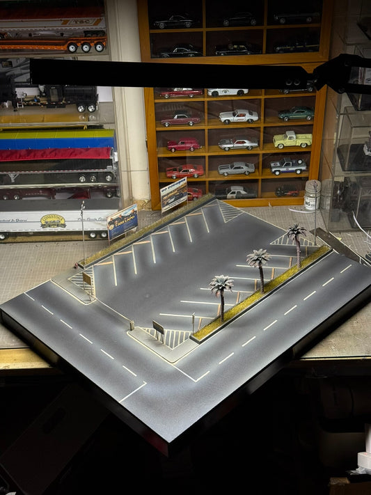 1:64 Scale American Parking Lot Diorama with LED Lights, 14-Bay Diecast Car Display Base