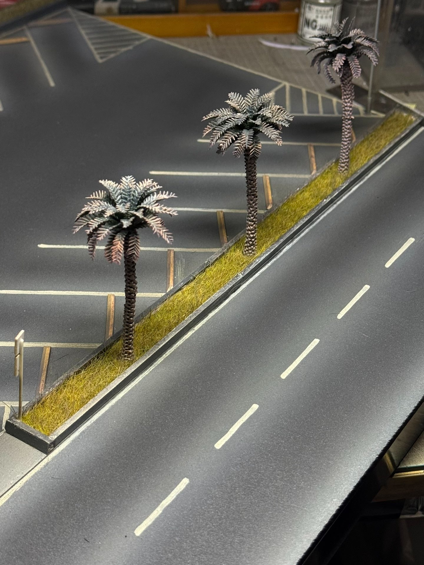 1:64 Scale American Parking Lot Diorama with LED Lights, 14-Bay Diecast Car Display Base